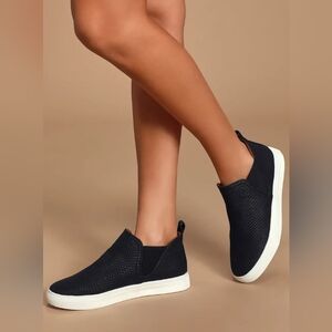 Women's Report Axel Size 8 Black Snake Embossed Slip-On Sneakers